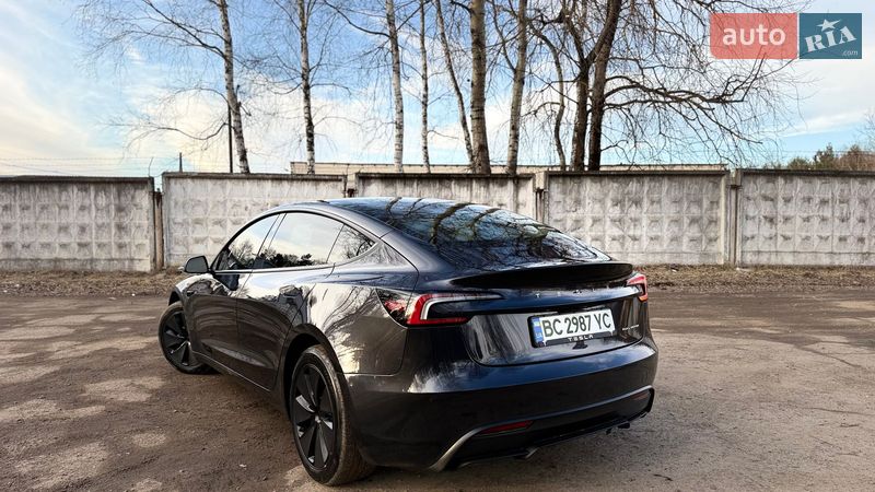Седан Tesla Model 3 2024 в Новояворовске
