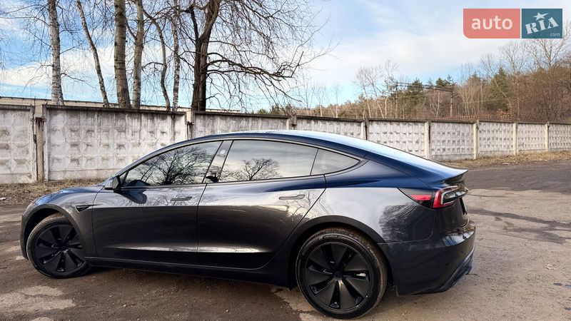 Седан Tesla Model 3 2024 в Новояворовске