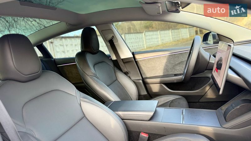 Седан Tesla Model 3 2024 в Новояворовске