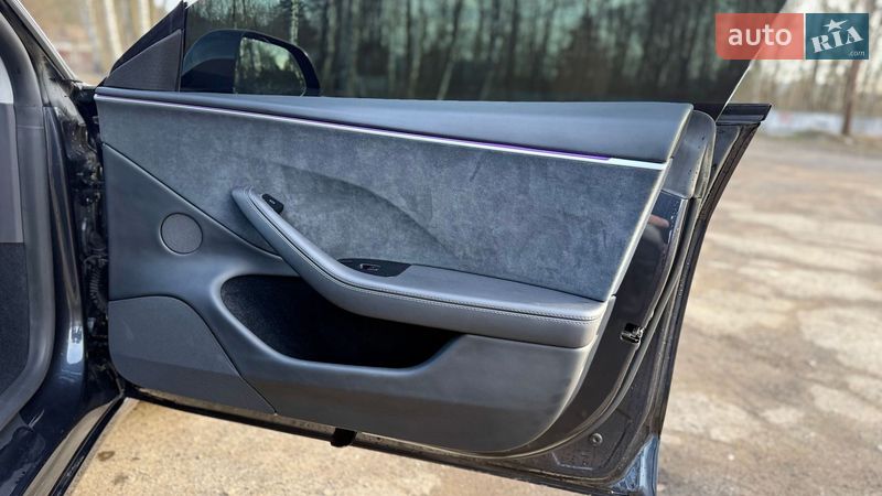 Седан Tesla Model 3 2024 в Новояворовске