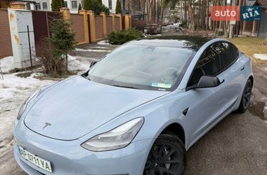 Седан Tesla Model 3 2021 в Киеве