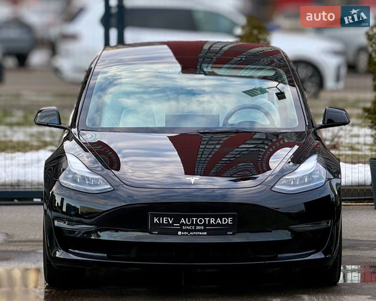 Седан Tesla Model 3 2022 в Києві