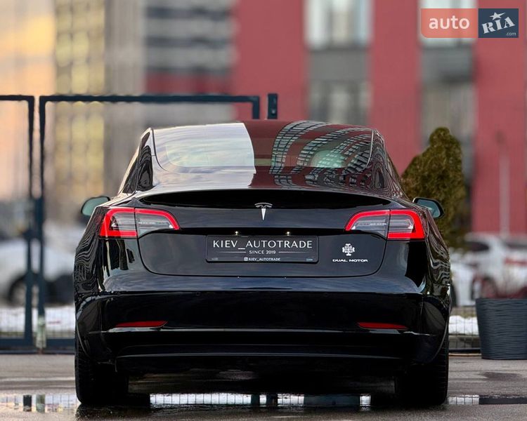 Седан Tesla Model 3 2022 в Києві
