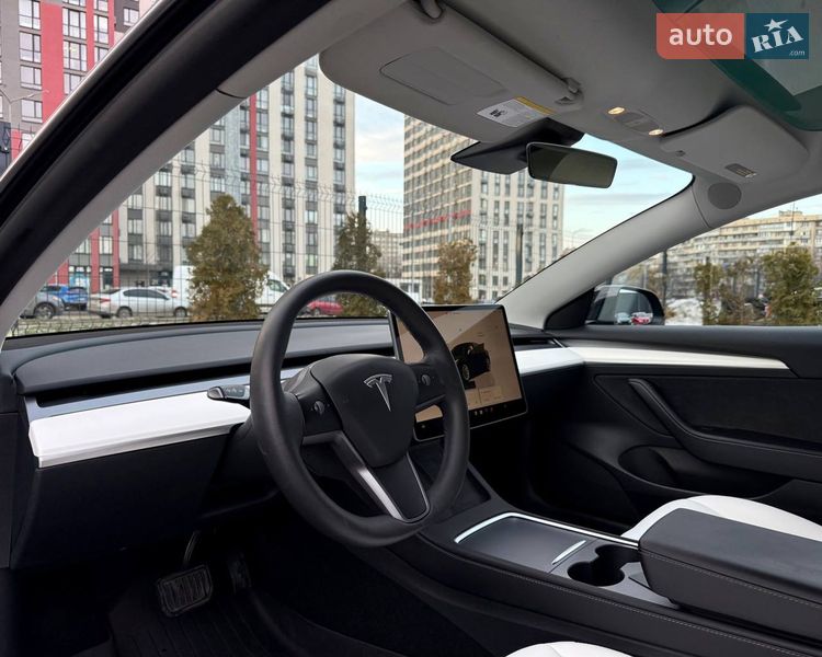 Седан Tesla Model 3 2022 в Києві