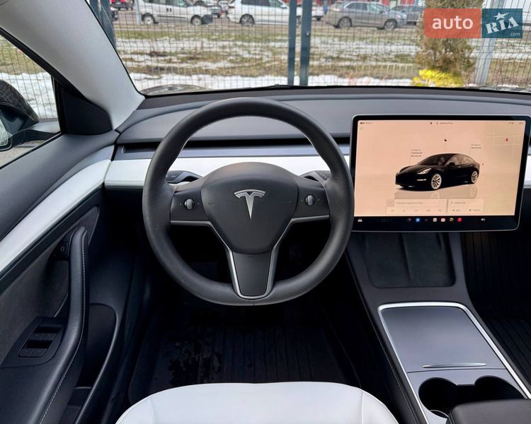 Седан Tesla Model 3 2022 в Києві
