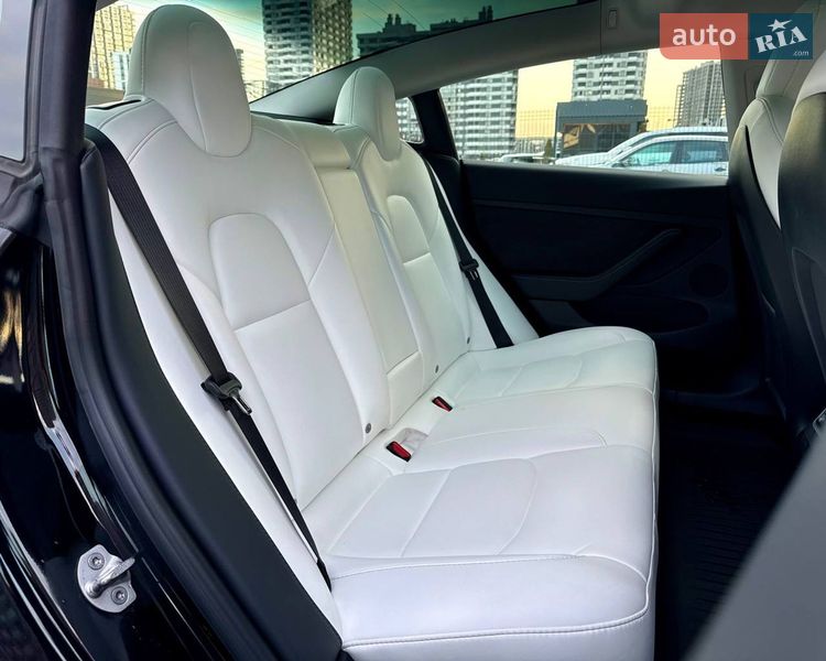 Седан Tesla Model 3 2022 в Києві