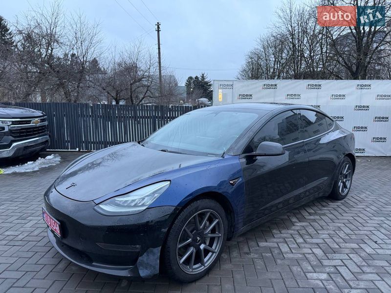 Седан Tesla Model 3 2020 в Луцке