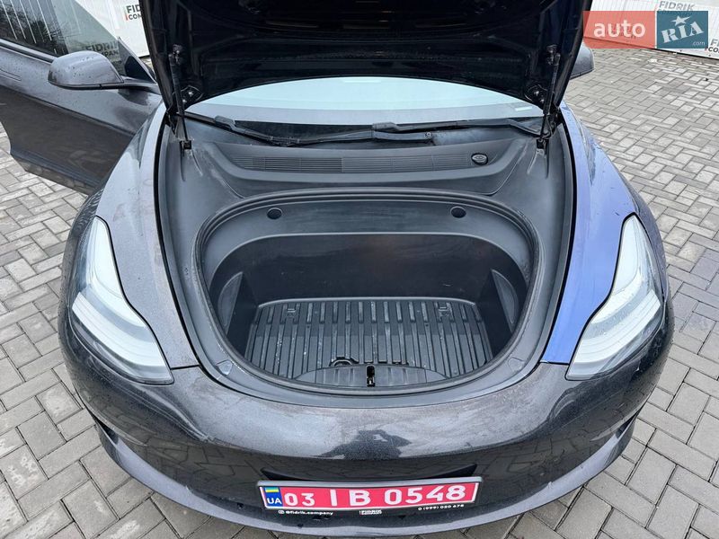 Седан Tesla Model 3 2020 в Луцке