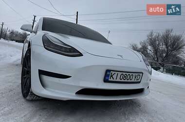 Седан Tesla Model 3 2020 в Попельне