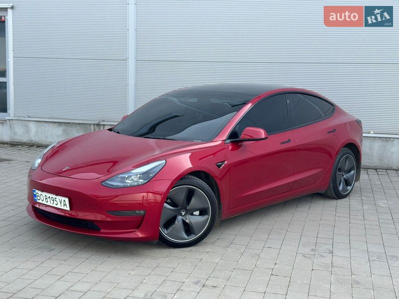 Седан Tesla Model 3 2021 в Ивано-Франковске