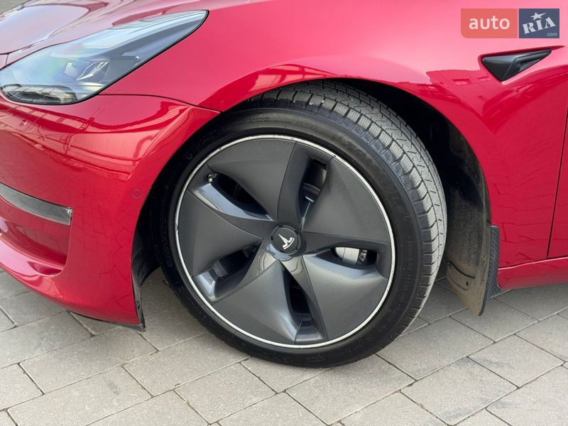 Седан Tesla Model 3 2021 в Ивано-Франковске