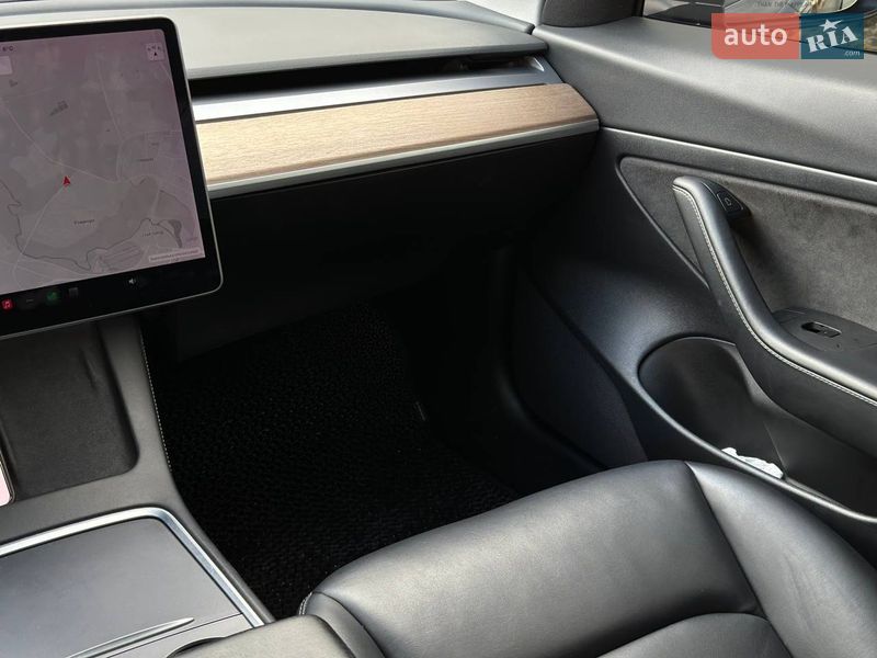 Седан Tesla Model 3 2021 в Луцьку