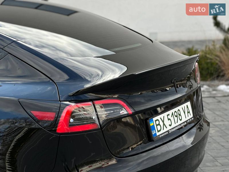 Седан Tesla Model 3 2021 в Луцьку
