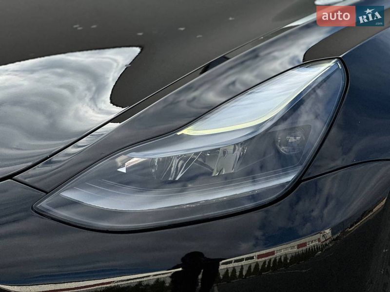 Седан Tesla Model 3 2021 в Луцьку