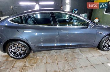Седан Tesla Model 3 2018 в Львове