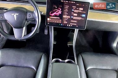 Седан Tesla Model 3 2018 в Львове