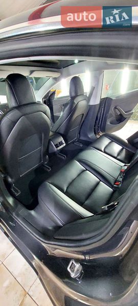 Седан Tesla Model 3 2018 в Львове