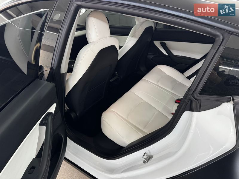 Седан Tesla Model 3 2020 в Киеве