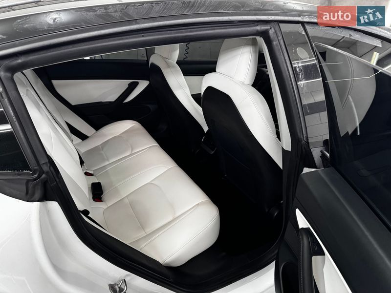 Седан Tesla Model 3 2020 в Киеве