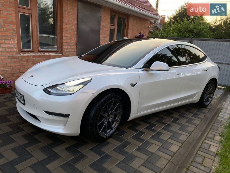 Tesla Model 3 2020