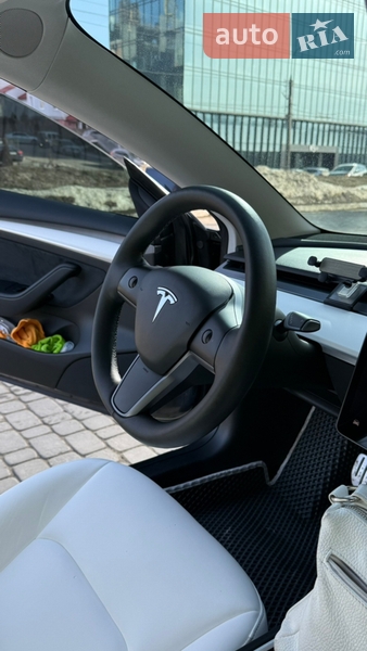 Седан Tesla Model 3 2022 в Тернополі