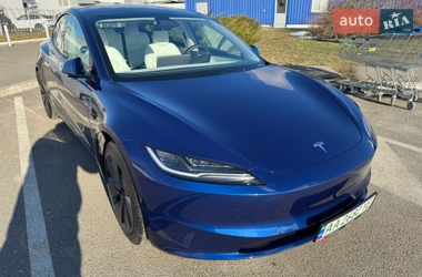 Седан Tesla Model 3 2024 в Києві