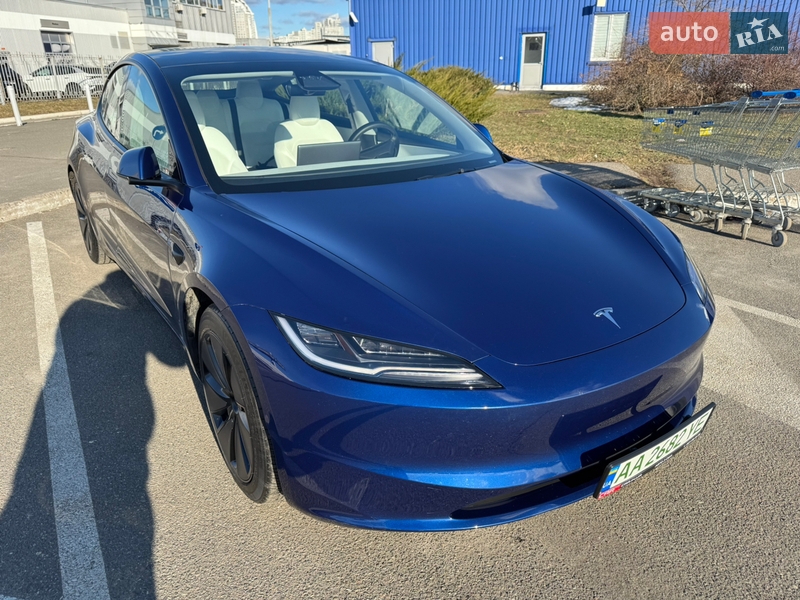 Tesla Model 3 2024