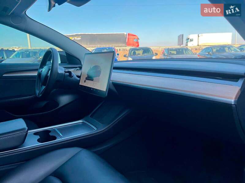 Седан Tesla Model 3 2022 в Львові