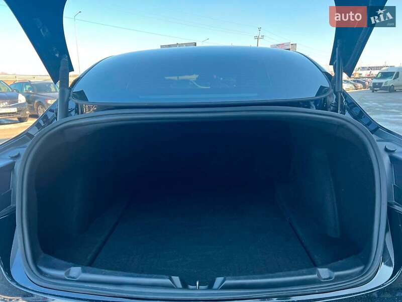 Седан Tesla Model 3 2022 в Львові