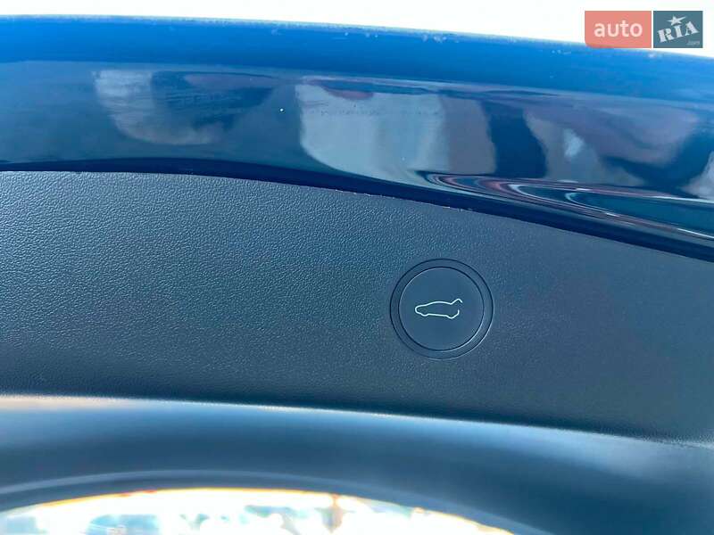 Седан Tesla Model 3 2022 в Львові