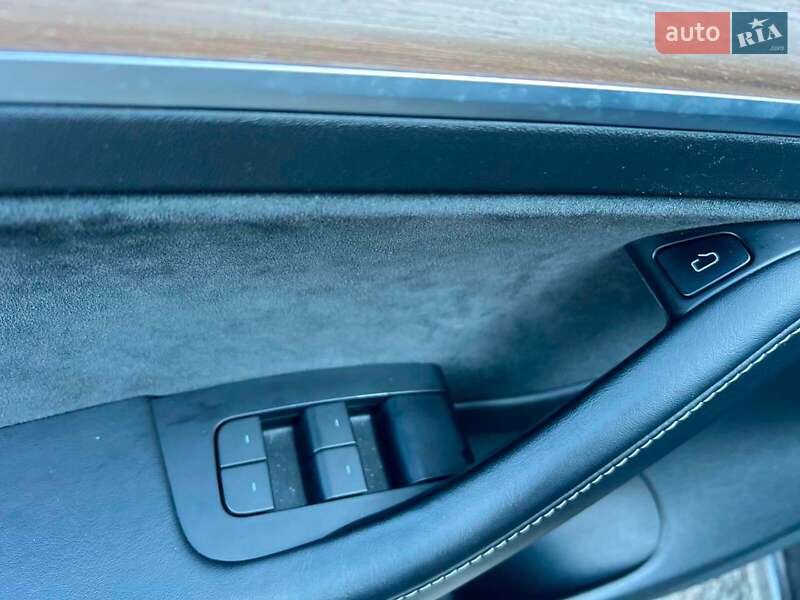 Седан Tesla Model 3 2022 в Львові