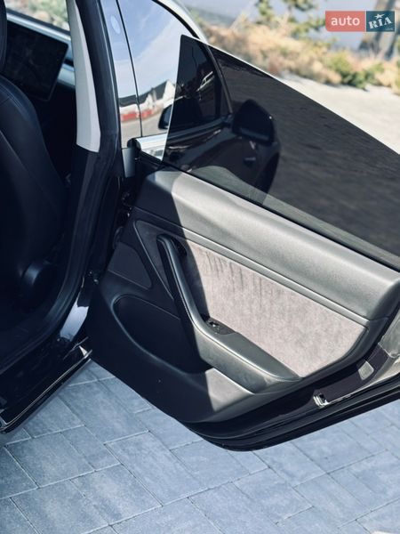 Седан Tesla Model 3 2018 в Луцьку