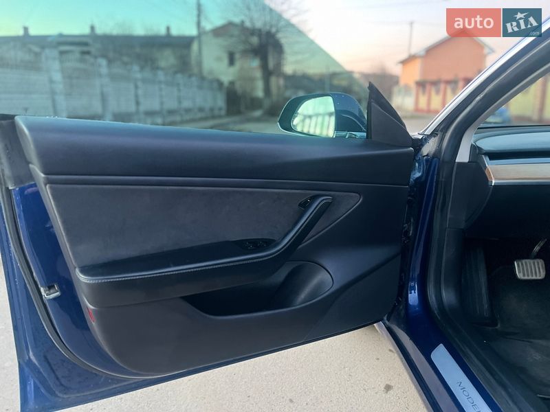 Седан Tesla Model 3 2019 в Стрые