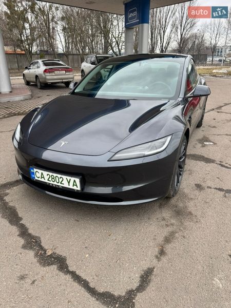 Седан Tesla Model 3 2024 в Черкассах