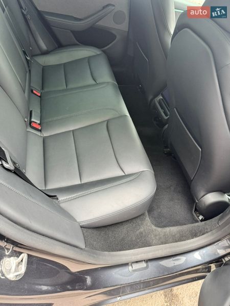 Седан Tesla Model 3 2024 в Черкассах