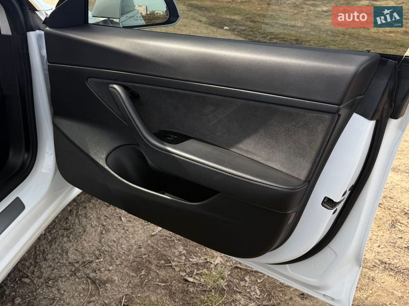 Седан Tesla Model 3 2019 в Ивано-Франковске