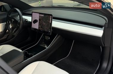 Седан Tesla Model 3 2018 в Калуше