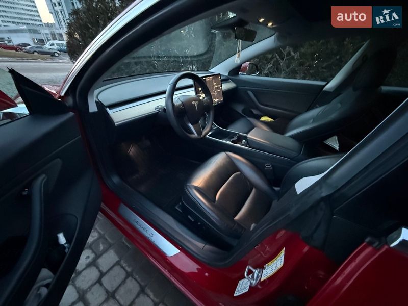 Седан Tesla Model 3 2020 в Львове