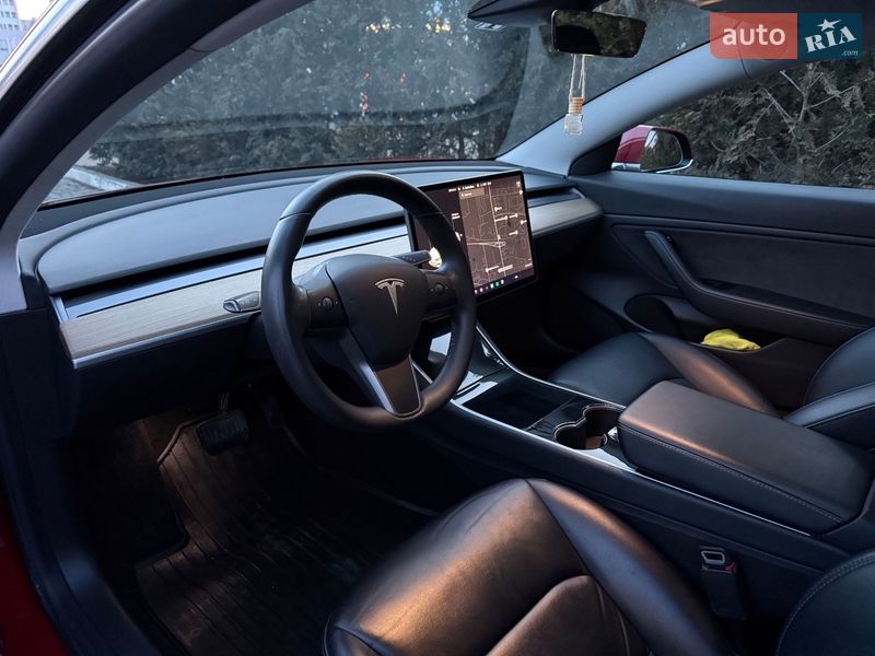 Седан Tesla Model 3 2020 в Львове