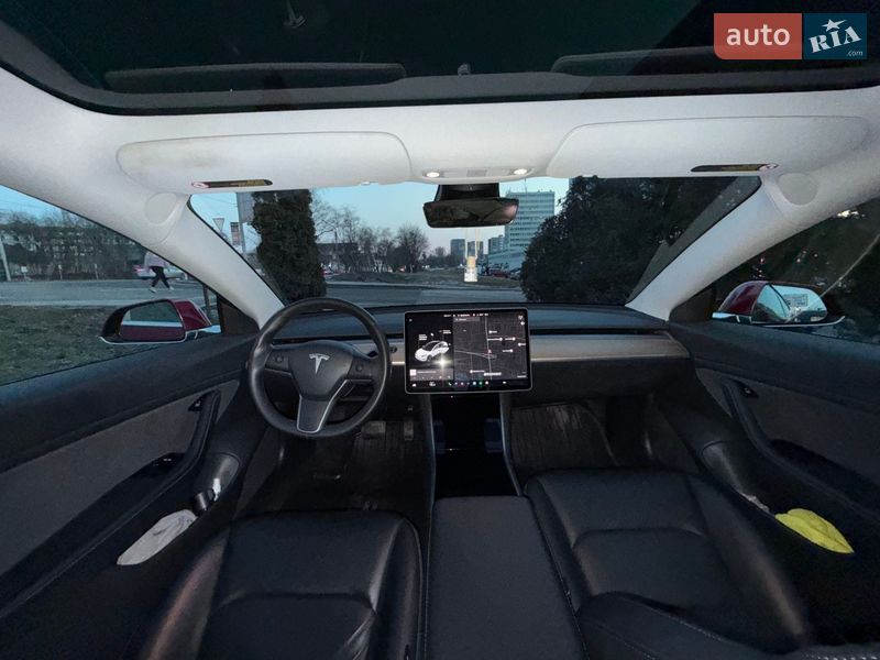 Седан Tesla Model 3 2020 в Львове