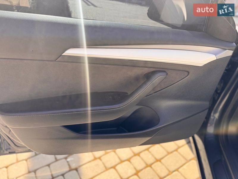Седан Tesla Model 3 2022 в Львові