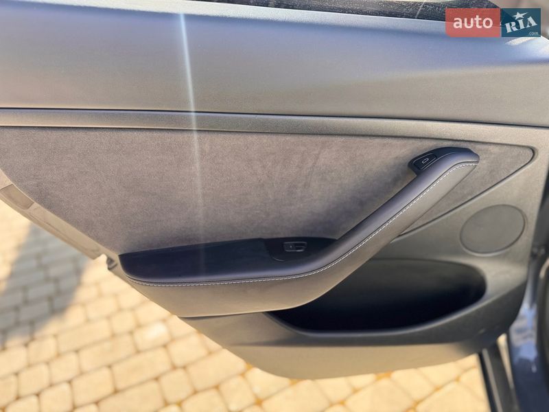 Седан Tesla Model 3 2022 в Львові