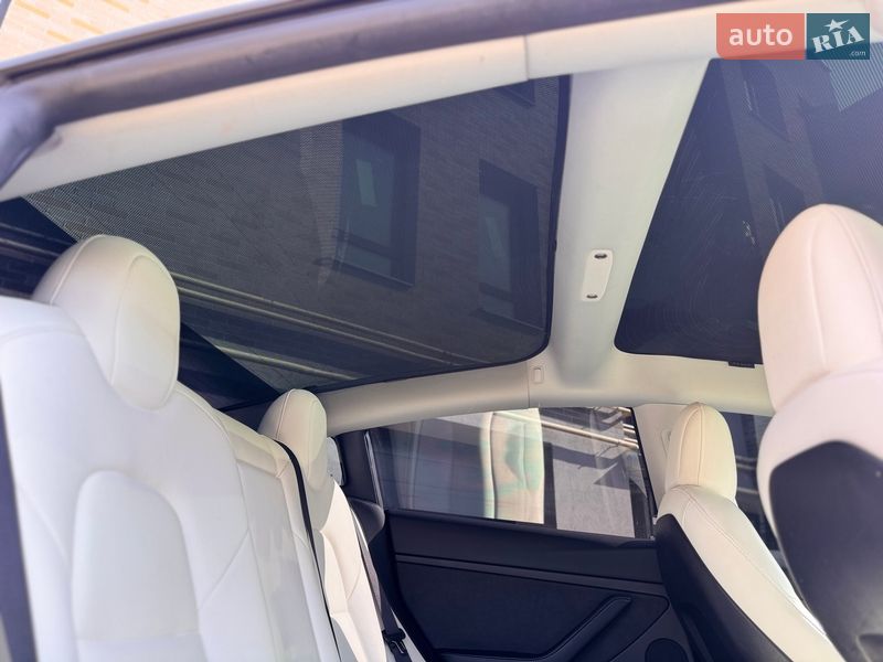Седан Tesla Model 3 2022 в Львові