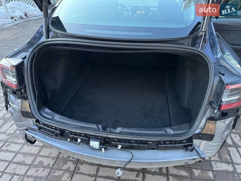 Седан Tesla Model 3 2022 в Киеве