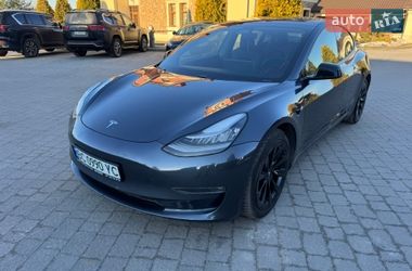 Седан Tesla Model 3 2020 в Пустомитах