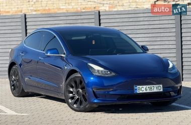 Седан Tesla Model 3 2018 в Дубні