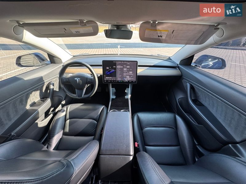 Седан Tesla Model 3 2018 в Дубно