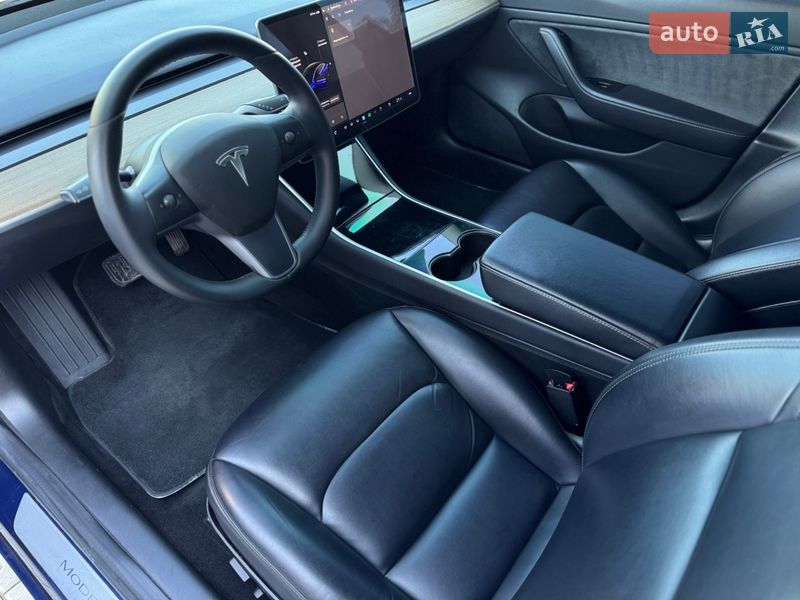 Седан Tesla Model 3 2018 в Дубно