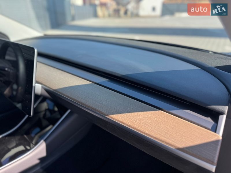 Седан Tesla Model 3 2018 в Дубно