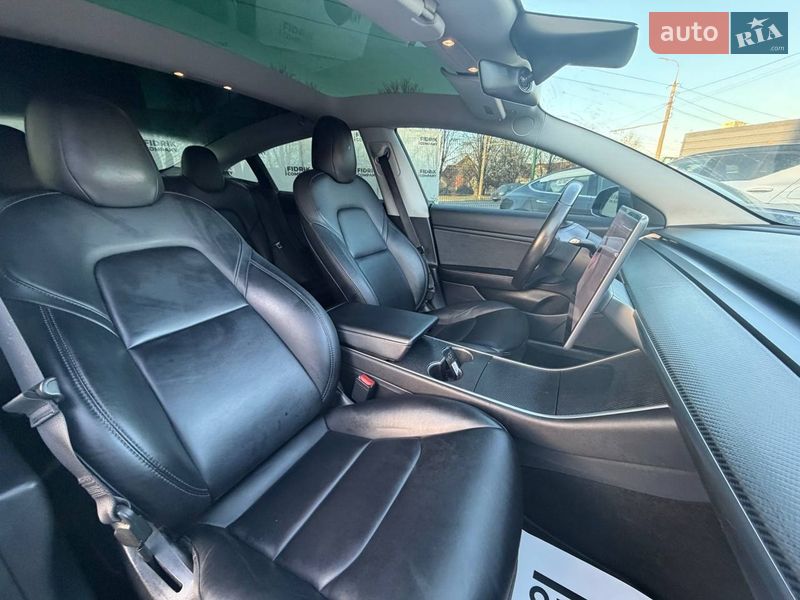 Седан Tesla Model 3 2019 в Луцьку